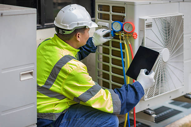 Professional Emergency Hvac Repair technician working in Glenmont, NY
